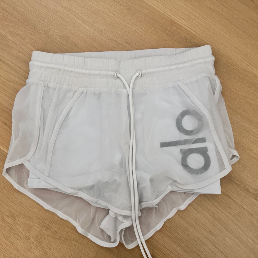 Alo yoga white branded shorts XXS